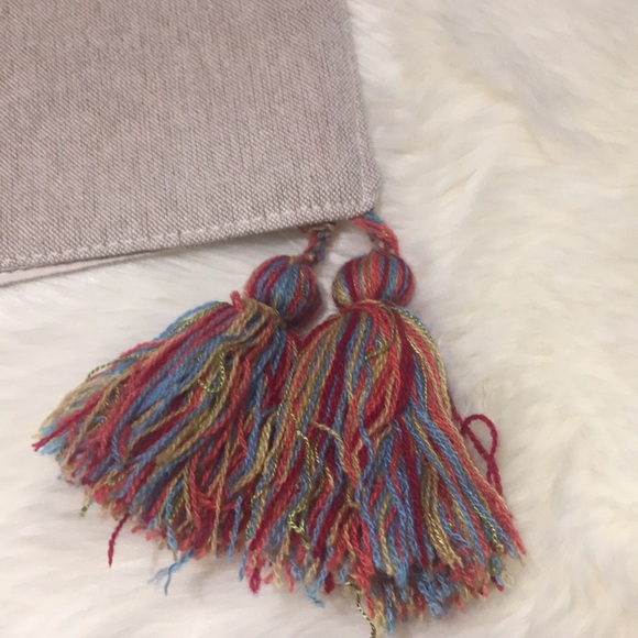 Decorative table runner - Picture 2 of 4